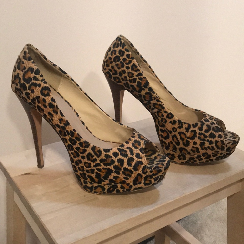 Leopard cheetah print heels size 9
